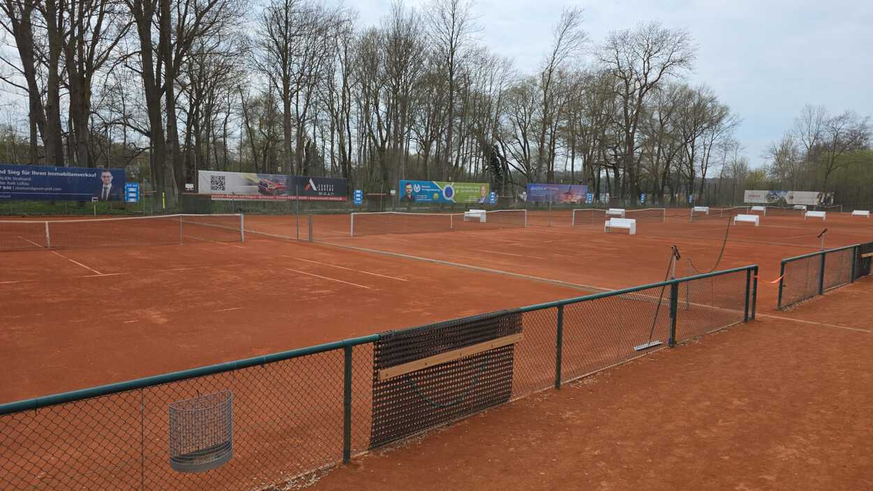 Ab Samstag, den 18.04.2026 Tennis auf Sand möglich